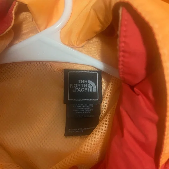 Woman the north face jacket very light for rain and work out. Am selling both - Picture 11 of 12